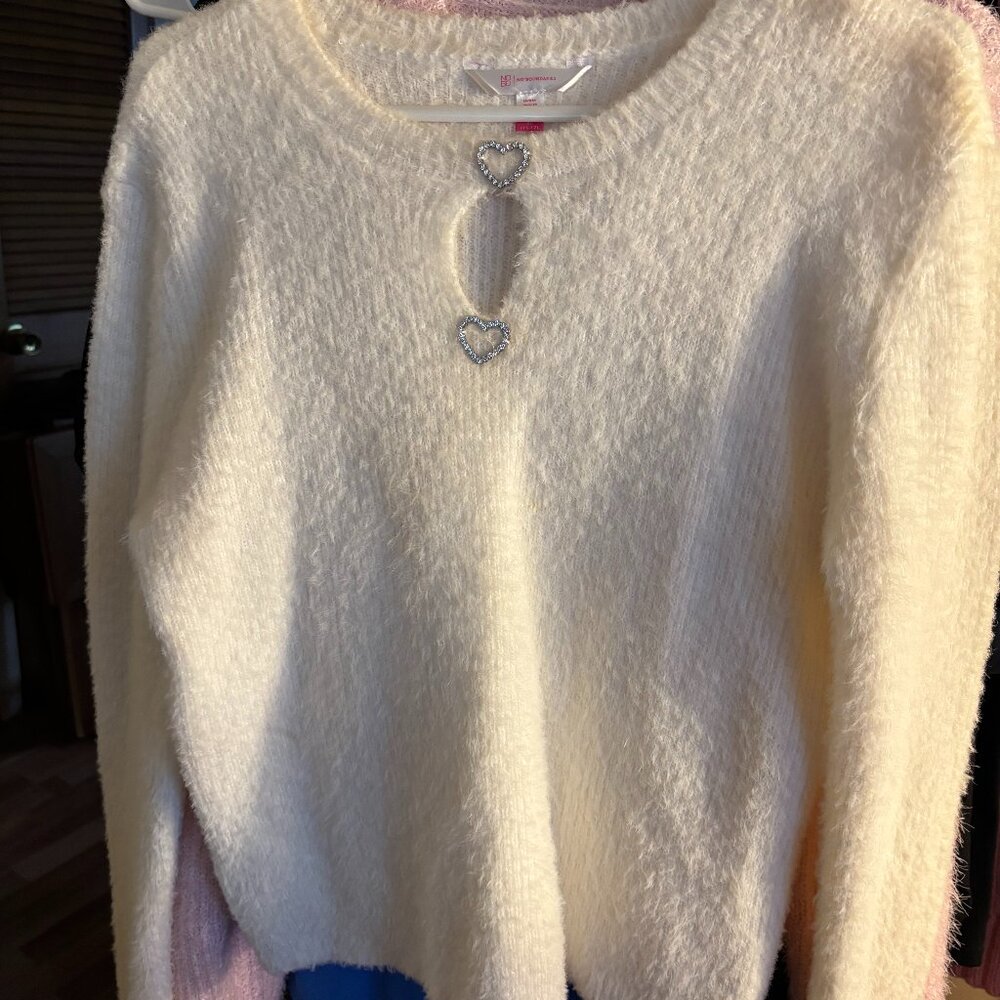 Women's White Sweater w/ Hearts
